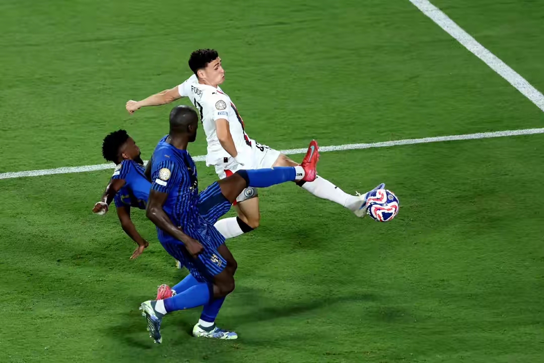 开云官方入口 -转会期曼联备战意大利杯，篮板制胜细节曝光，气氛紧张，更衣室氛围转暖(使命召唤21镜子密码)