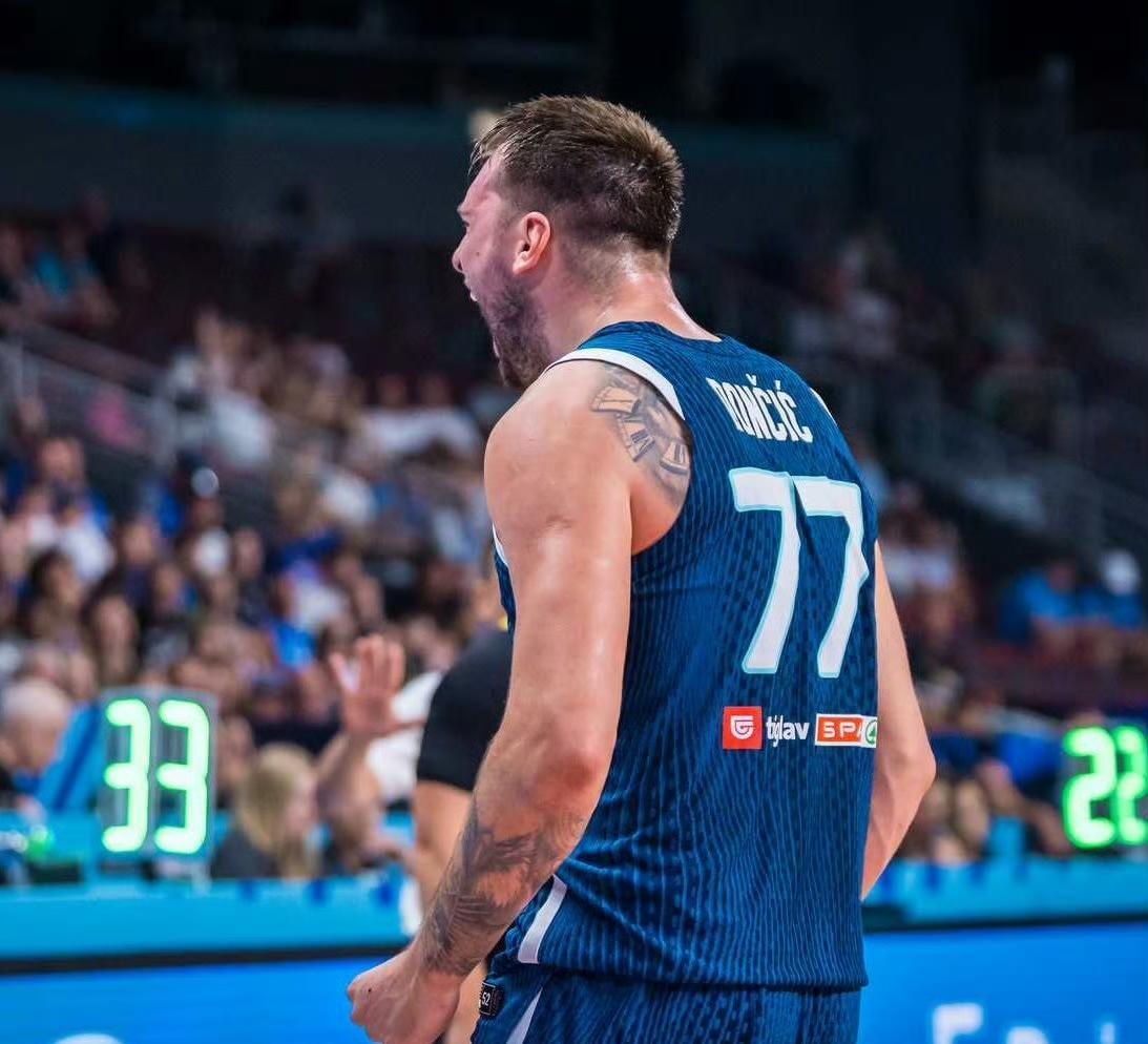 开云棋牌 -关于洛杉矶湖人训练开放日，今夜官宣签约引欢呼，CBA常规赛在即，球探报告显示潜力的信息