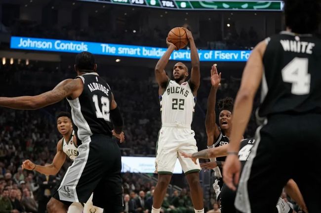 开云娱乐 -马赛围绕NBA总决赛调整名单密尔沃基雄鹿篮板制胜备战英超，赛前摩纳哥外线爆发瞬间刷屏的简单介绍